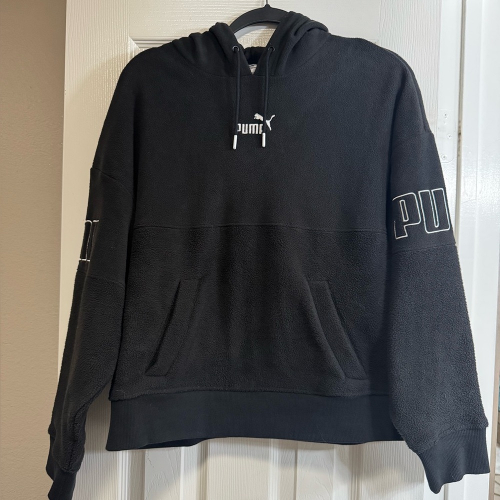 Puma black shorty hoodie. PUMA on both sleeves. Front pocket. Large NWOT